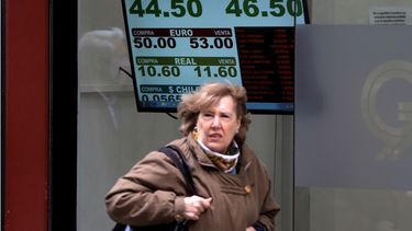 A la espera de las PASO, el dólar cerró con tendencia alcista