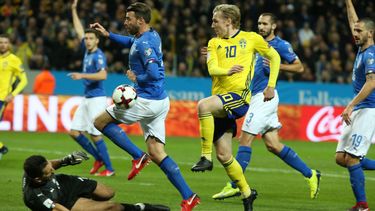 italia puso en peligro su presencia en el mundial, al perder 1-0 con suecia