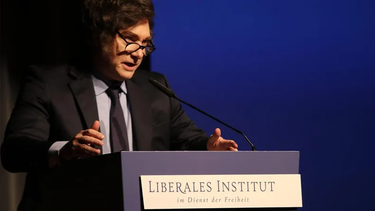 javier milei aseguro que levantara el cepo al dolar en 2025: un mamarracho que nunca deberia haber existido
