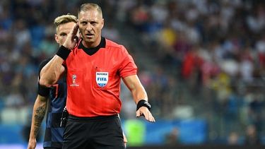 pitana dirigira francia- uruguay y armo un revuelo por su relacion sudamericana