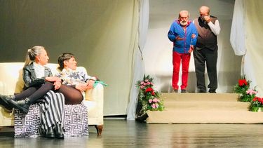 Gran estreno de  La familia reunida