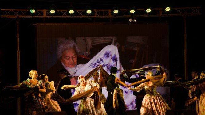 Artesanías y espectáculos, la propuesta que convocó en la ciudad