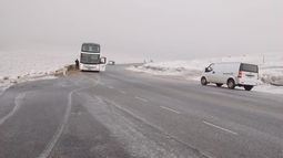Varios automóviles dañados por las nevadas en el interior provincial