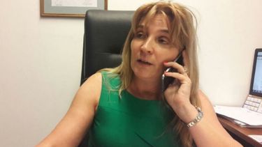 La nena obligada a vivir con su madre vuelve con su papá y la jueza fue desplazada