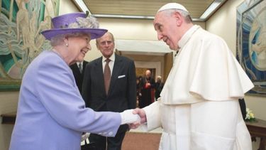 El papa Francisco expresó su pesar por la muerte de Isabel II