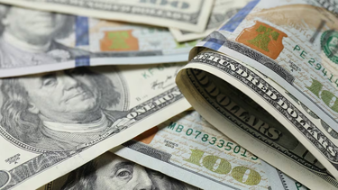 El dólar oficial alcanzó un nuevo récord y cerró a $1520