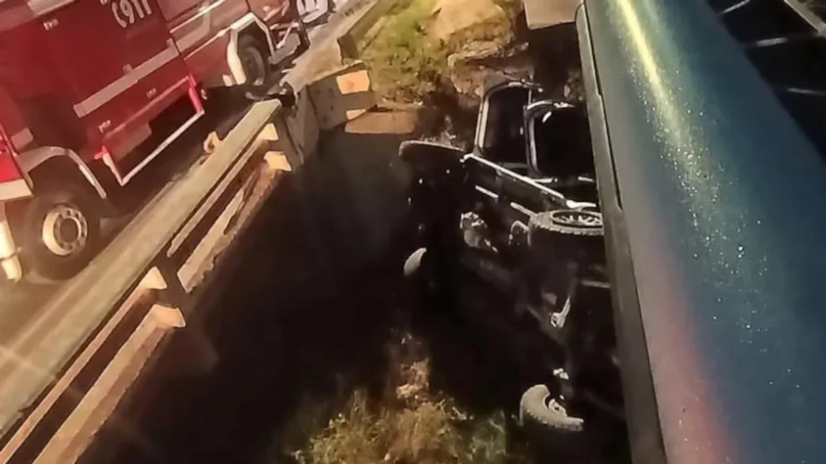 Una madre y su hija murieron tras impactar con un puente