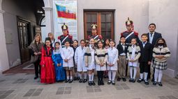 Actos y emoción. Los Granaderos visitaron escuelas y dialogaron con los más pequeños.