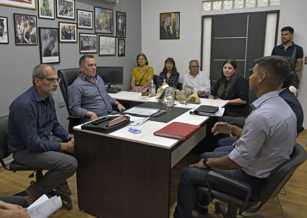 Fidel Sáenz, ministro de Vivienda y Urbanización, y Alberto Barrionuevo, administrador del IPV.&nbsp;