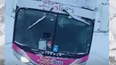 un micro quedo varado en las lenas en medio del temporal