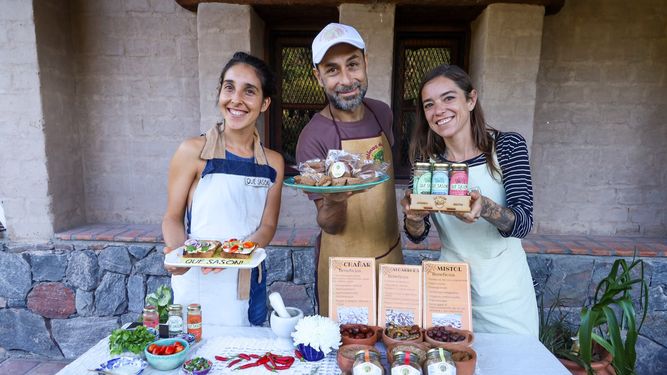 Turistas disfrutan de los sabores nativos