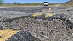 Fuerte reclamo de la Cámara de la Construcción a Milei por deudas y el pésimo estado de las rutas Fuerte reclamo de la Cámara de la Construcción a Milei por deudas y el pésimo estado de las rutas