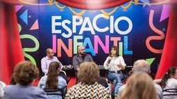 Celia Sarquís presentó Cuentos para Celina en la Feria del Libro