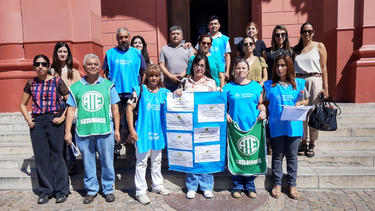 empleados del centro de referencia dicen no al cierre de la delegacion
