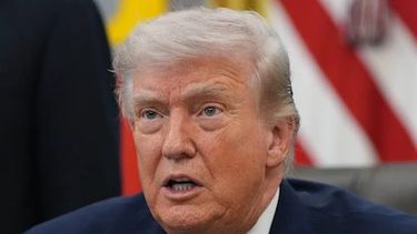 trump anuncio que el aviador salvado en iran se encuentra gravemente herido
