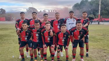 defensores de esquiu y tapso fc, por el titulo