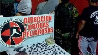 Atrapan a dos vendedores de droga