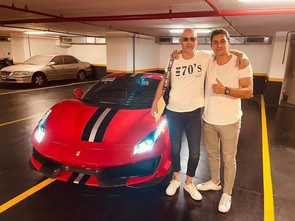 Otros tiempos. Bacchiani y Blas, cuando el trader god adquirió una ferrari para utilizar en Catamarca.