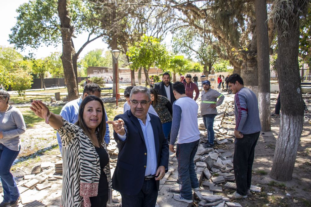 Raúl y Susana recorrieron obras en Valle Viejo (1).jpg