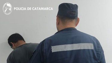 detuvieron a un hombre por amenazar a su pareja con un rifle de aire comprimido