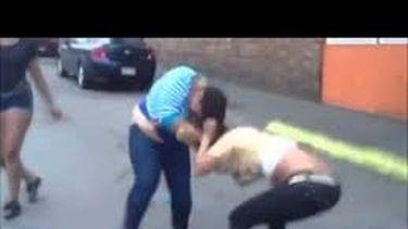 Pelea de mujeres en un colegio y en el CAPE