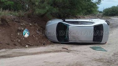 Espectacular vuelco de un auto