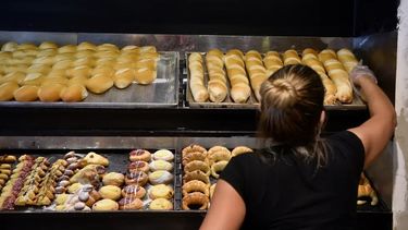 Preocupados. El pan tiene un valor de referencia de hasta $850 por kilo, el lunes actualizarán los precios.&nbsp;&nbsp;