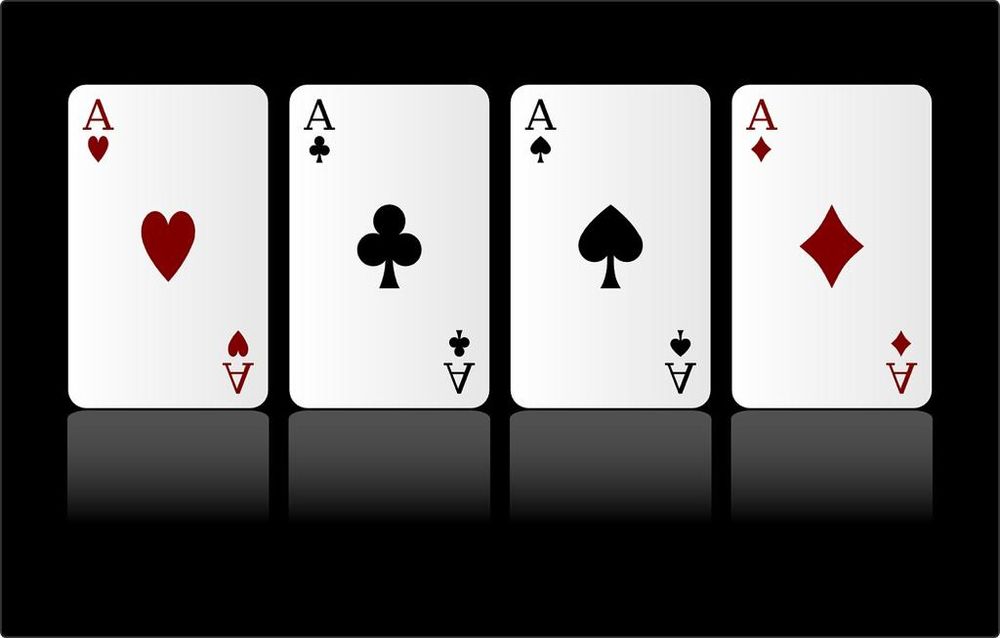 La principal ventaja de los juegos de azar en línea es que son más rápidos, más convenientes y ocupan menos espacio.