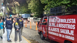 La UCR denunció que la Policía Federal demoró a ocho militantes mientras hacían campaña