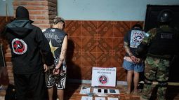 Detienen a dos personas y secuestran drogas y un arma en San Isidro Detienen a dos personas y secuestran drogas y un arma en San Isidro