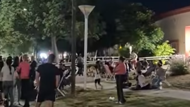 larga fila para conseguir turno para el operativo vuelta al cole