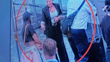 valijagate: laura arrieta fue escoltada por la vicejefa de aduana en aeroparque