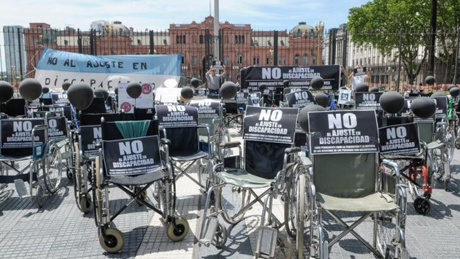 Personas con discapacidad se manifiestan contra el ajuste de Milei