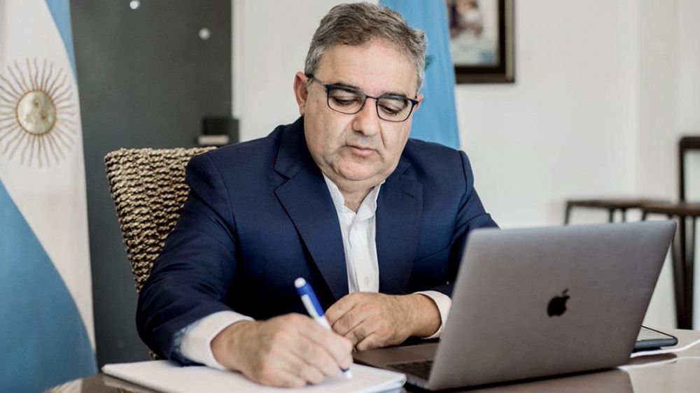 Raúll Jalil compaña el rumbo económico del país.&nbsp;