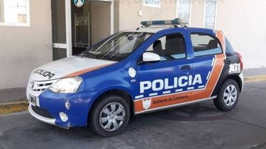 ciclista choco a un  policia, intento escaparse  y luego fue arrestado