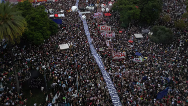 Miles de personas y agrupaciones de derechos humanos marcharon por el Día de la Memoria, la Verdad y la Justicia