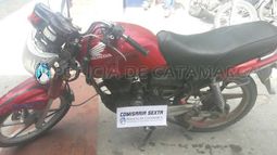 Entregó una moto que dejaron abandonada en su casa