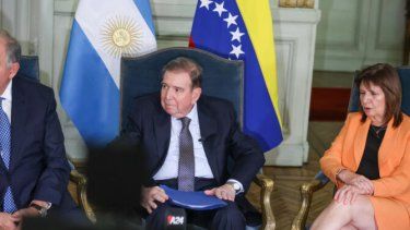 gonzalez urrutia estuvo con bullrich y exigio la liberacion del gendarme