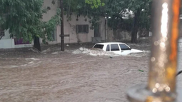 Temporal en Tucumán dejó calle anegadas y dificultades en el tránsito