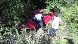 Se desbarrancó un automóvil en Las Pirquitas
