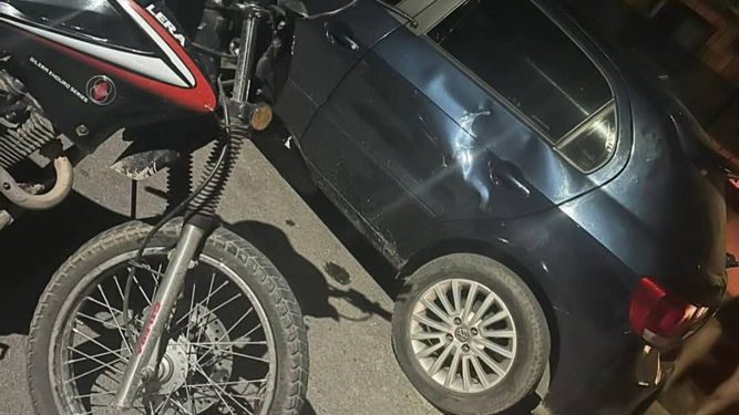 Acusan a joven de provocar un choque mientras hacía willy con su moto y tomaba alcohol