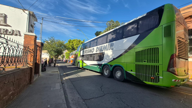incautan mas de 5.000 articulos de contrabando en dos micros turisticos