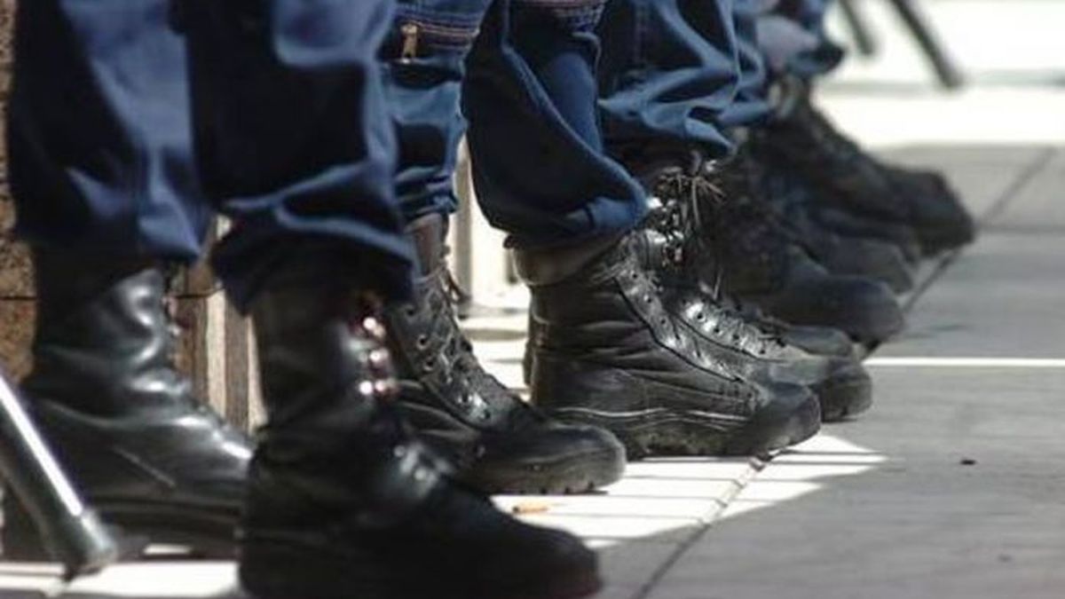 Matones con uniforme