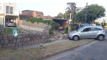 Chocó contra un contenedor de basura y luego contra una pared