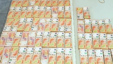 Importación. El Estado Nacional gasta dólares para importar pesos que se come la inflación.