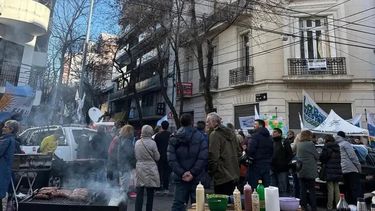 desalojaron a militantes que acampaban frente al departamento de cristina kirchner