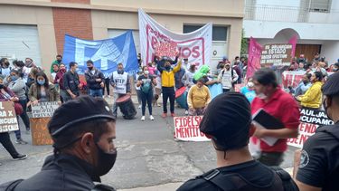 suspendieron el desalojo del asentamiento la laguna