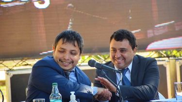 reunion en casa de gobierno con los cesanteados de salud en tinogasta