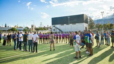 Se entregaron elementos deportivos al hockey social, pelotas de fútbol, de básquet, elementos para artes marciales, boxeo.