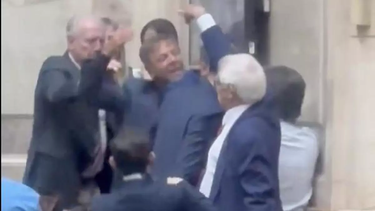 papelon: dos diputados libertarios se agarraron a trompadas en pleno recinto